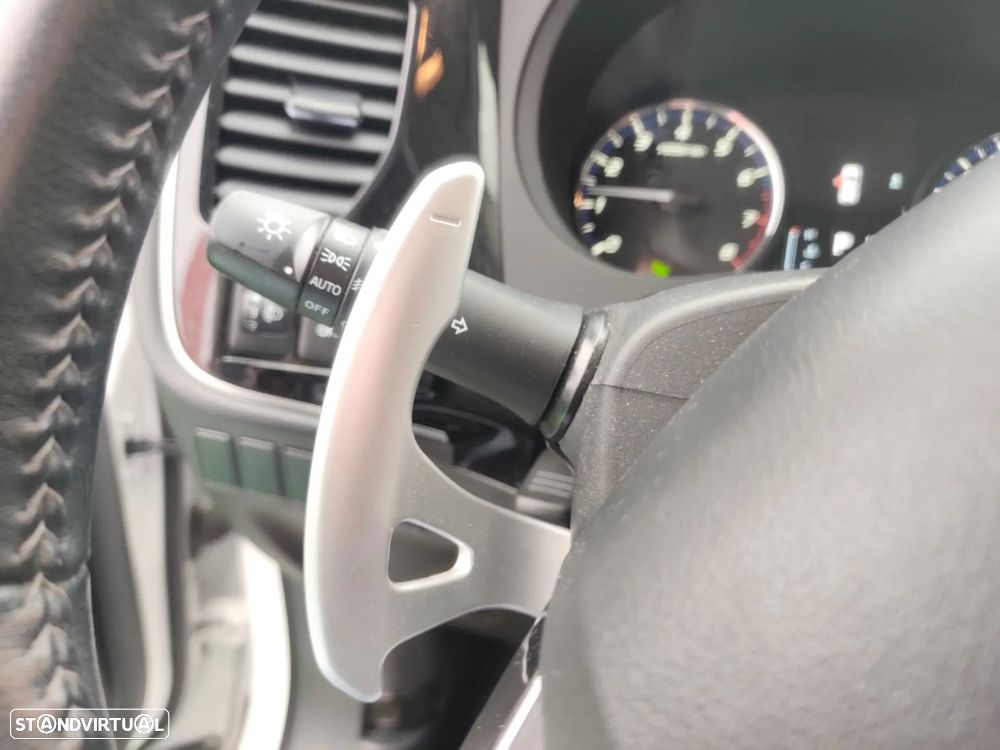 Mitsubishi Outlander - 16