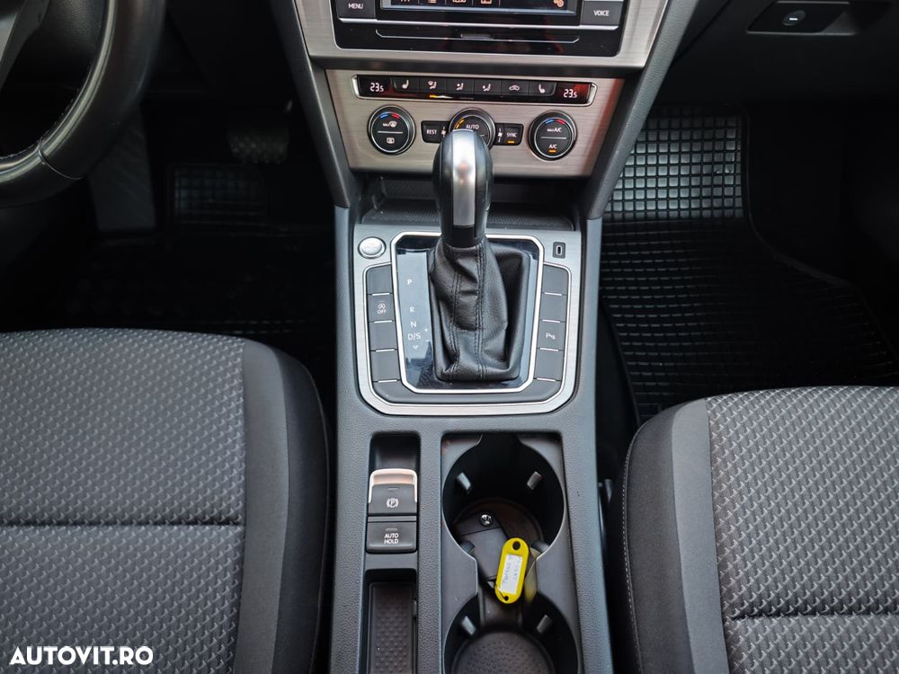 Volkswagen Passat 1.6 TDI DSG Comfortline - 19