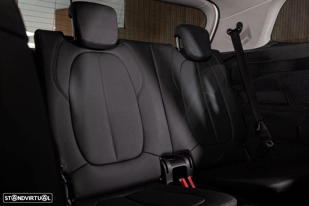 BMW 216 Gran Tourer i 7L Line Luxury - 25