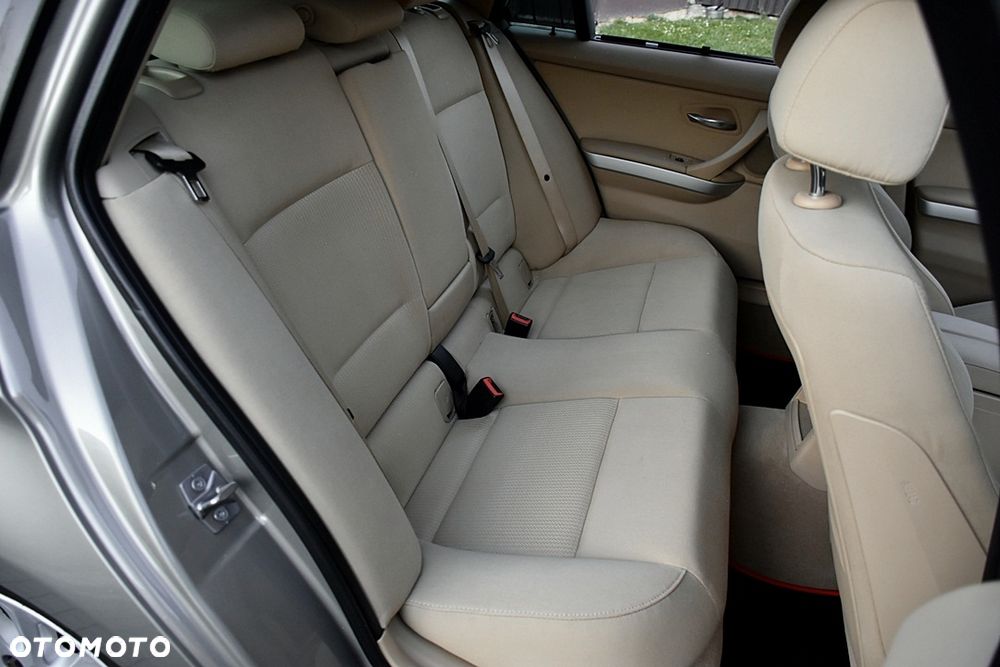 BMW Seria 3 320i Edition Sport - 40