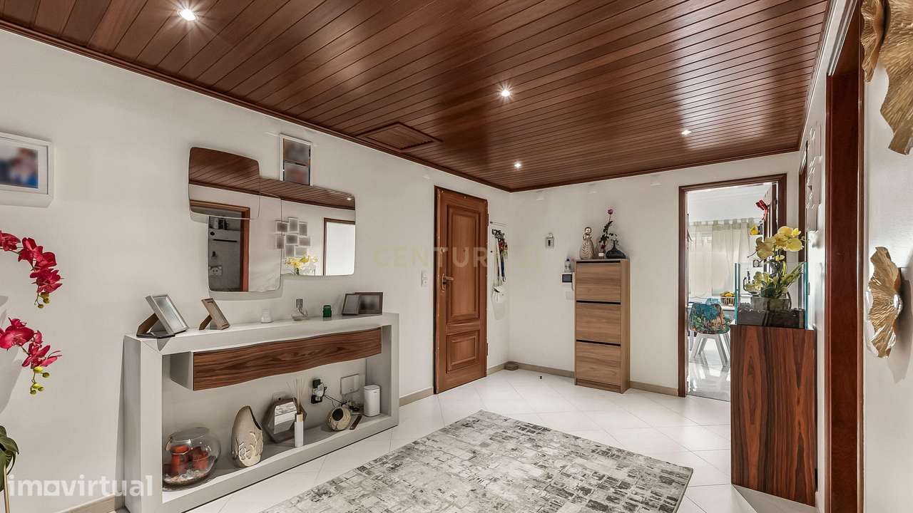 Apartamento T3 com estacionamento e arrecadação na Arrentela, Seixal - Grande imagem: 2/31