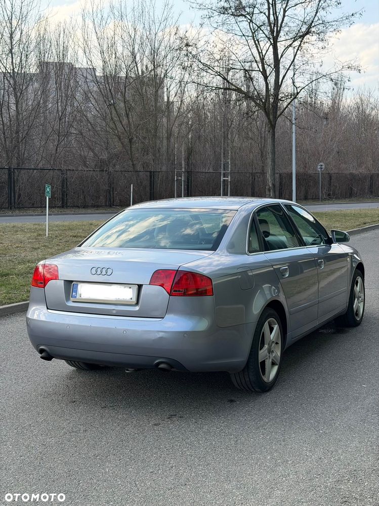 Audi A4 Limousine - 4