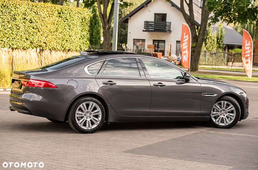 Jaguar XF 20d Sportbrake Portfolio - 14