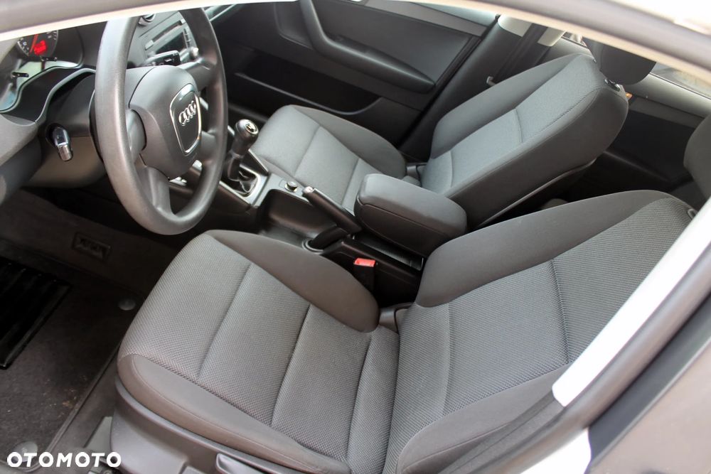 Audi A3 Sportback 1.6 Ambiente - 11