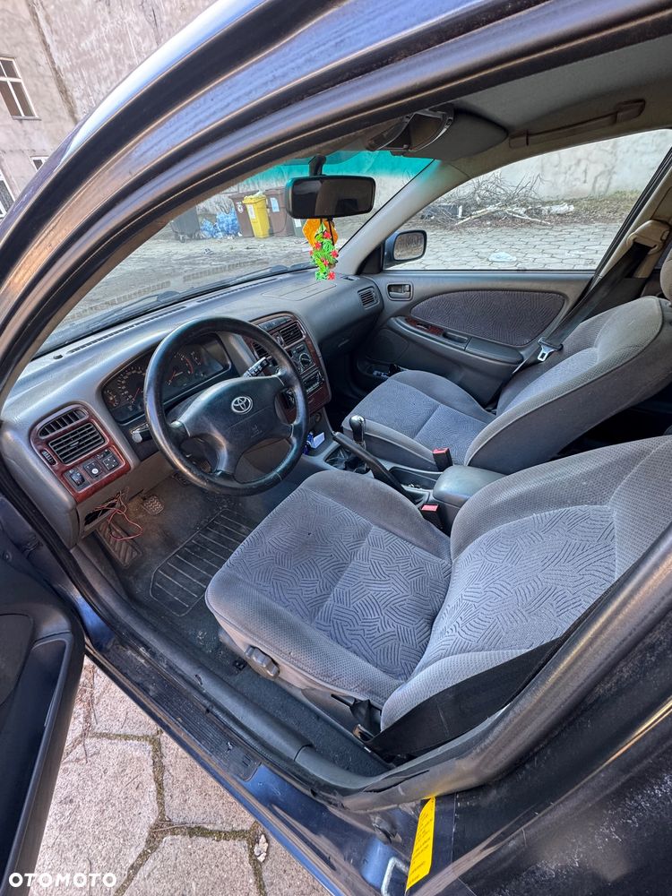 Toyota Avensis 2.0 Sol - 10