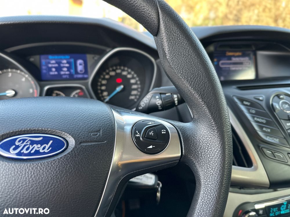 Ford Focus 1.6 TDCi DPF Champions Edition - 28