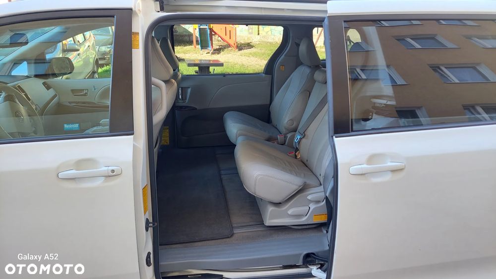 Toyota Sienna - 3