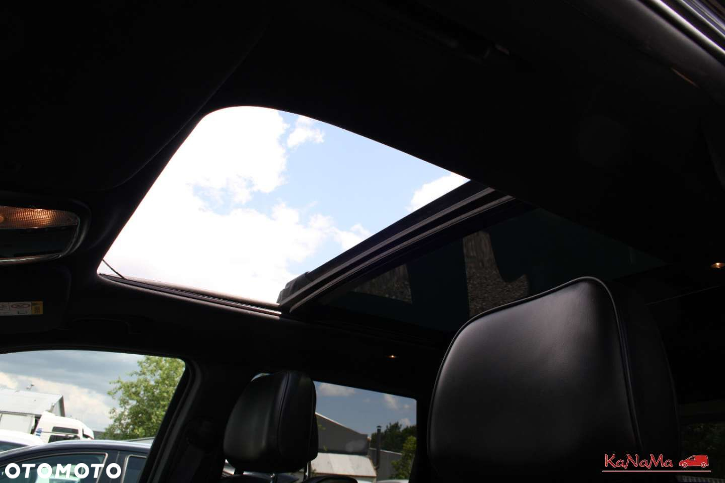 Jeep Grand Cherokee - 32