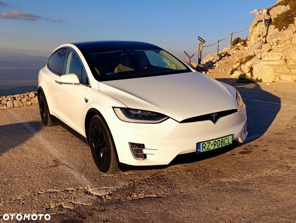 Tesla Model X - 2