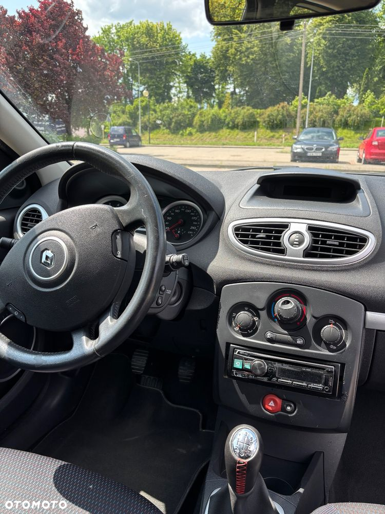 Renault Clio 1.6 16V Expression - 9