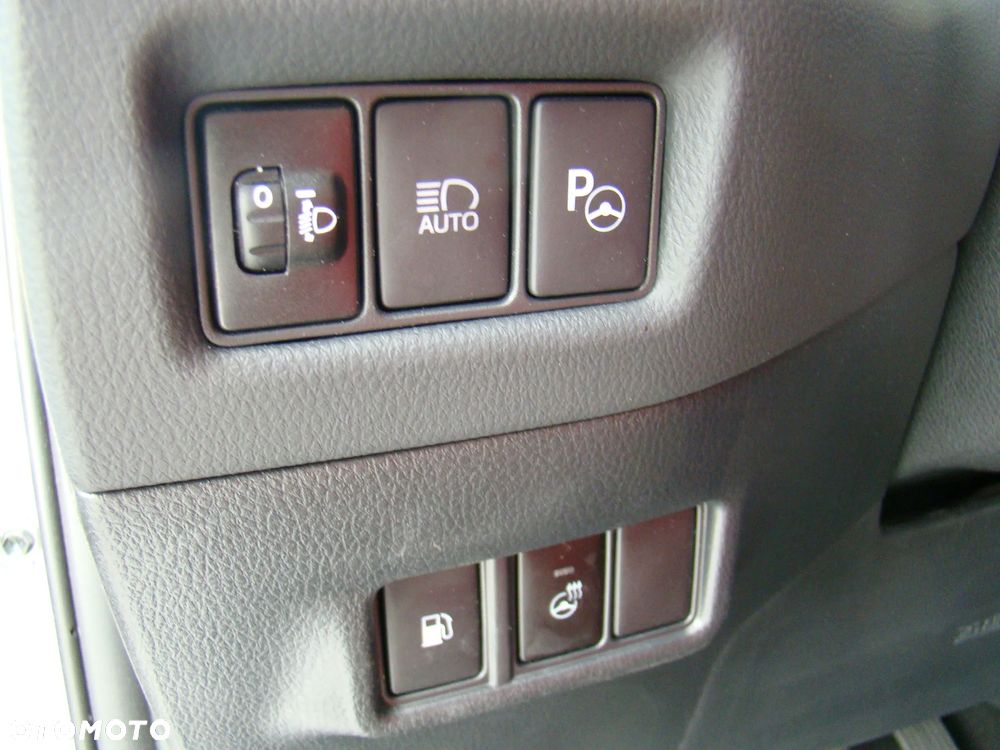 Toyota C-HR 1.8 Hybrid Team Deutschland - 22