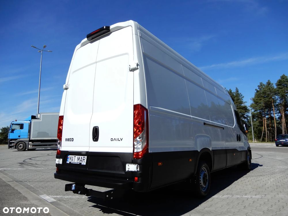 Iveco Daily 35S18 3.0 HPI 180 KM POWER Furgon Blaszak XXL 4.70 CM MAXI LONG Wysokość H3 2150 mm WZMACNIANE ZAWIESZENIE 1024 Kg Ładowność HAK 3500 Kg 50 Tys Km ASO Serwis Stan NOWY UNIKAT OKAZJA - 9