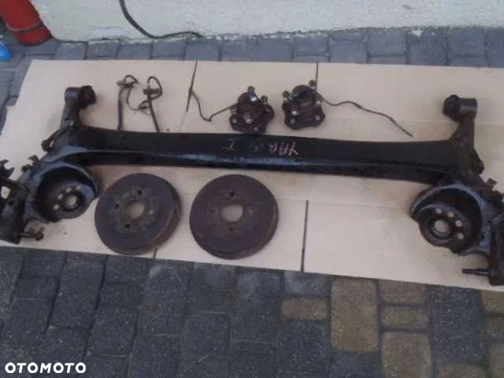 piasta łożysko czujnik abs bęben tył tylne zawieszenie toyota yaris I - 1