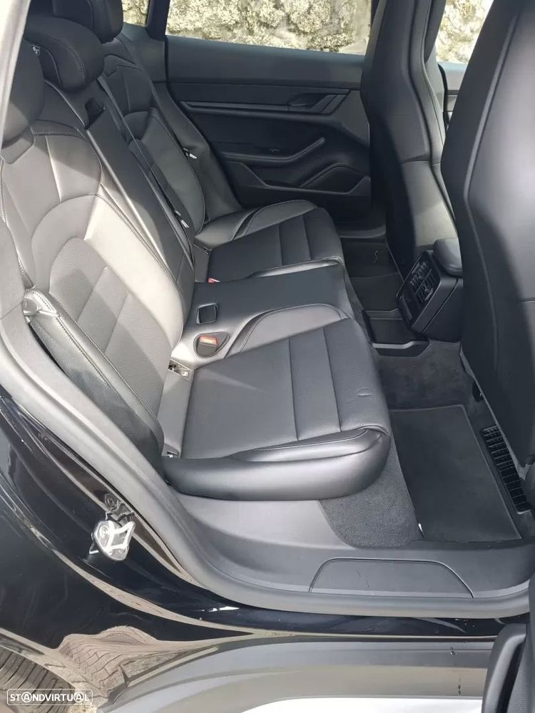 Porsche Taycan Cross Turismo 4 - 9