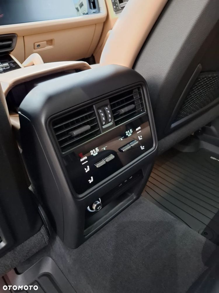 Porsche Cayenne - 26