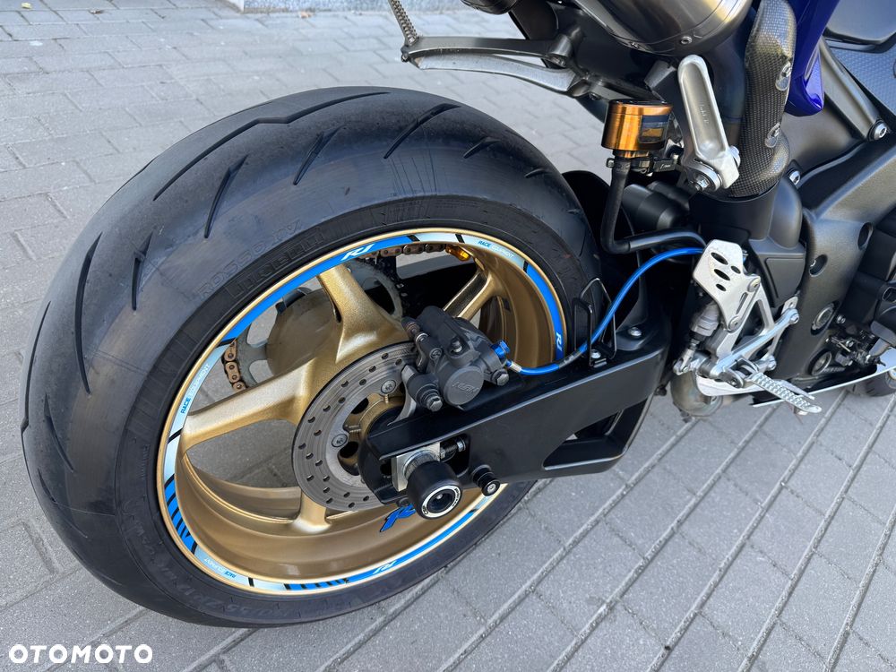 Yamaha R1 - 8