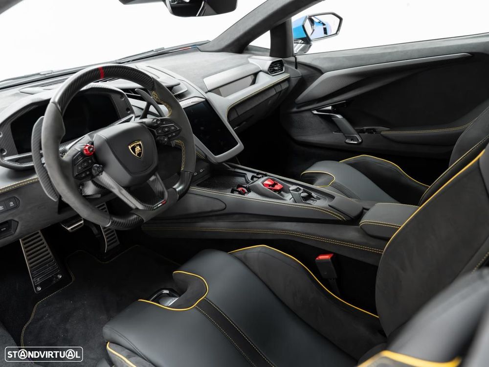 Lamborghini Revuelto - 8
