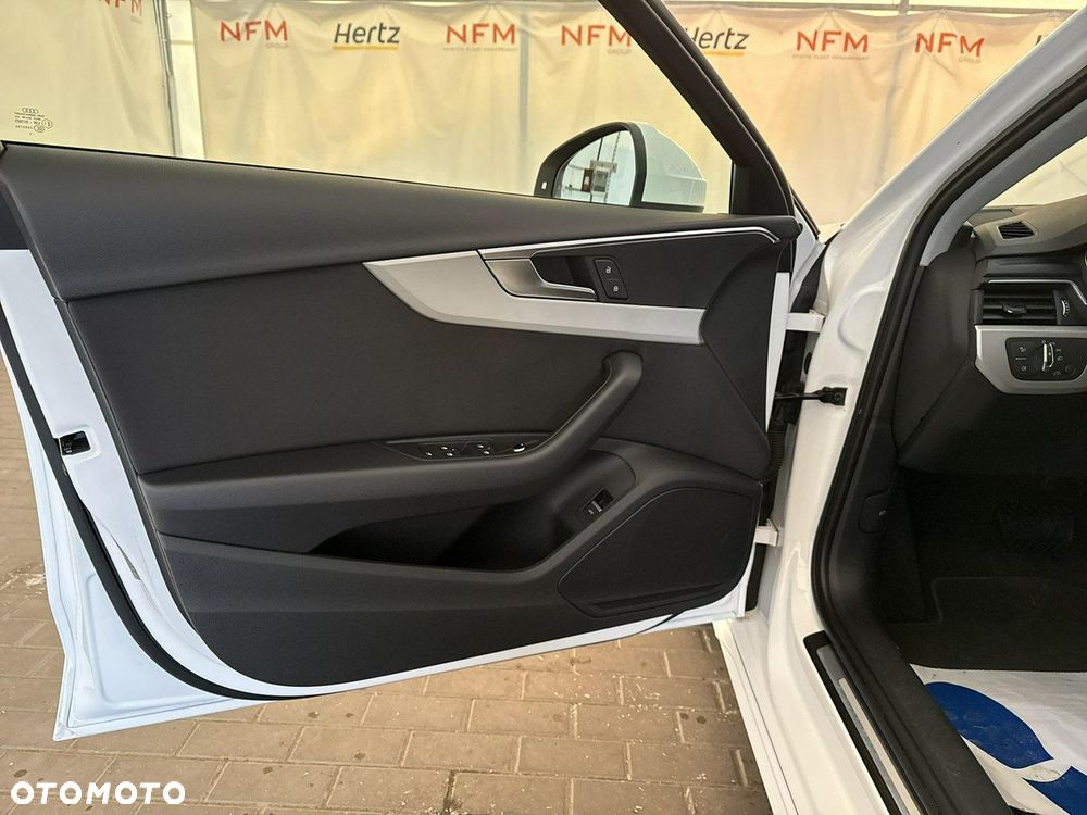 Audi A4 Limousine - 11