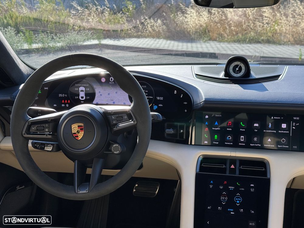 Porsche Taycan Turbo S - 26