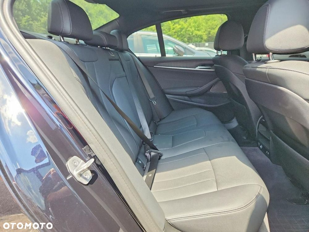 BMW Seria 5 530i xDrive M Sport Edition - 10