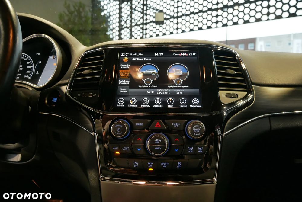 Jeep Grand Cherokee - 25