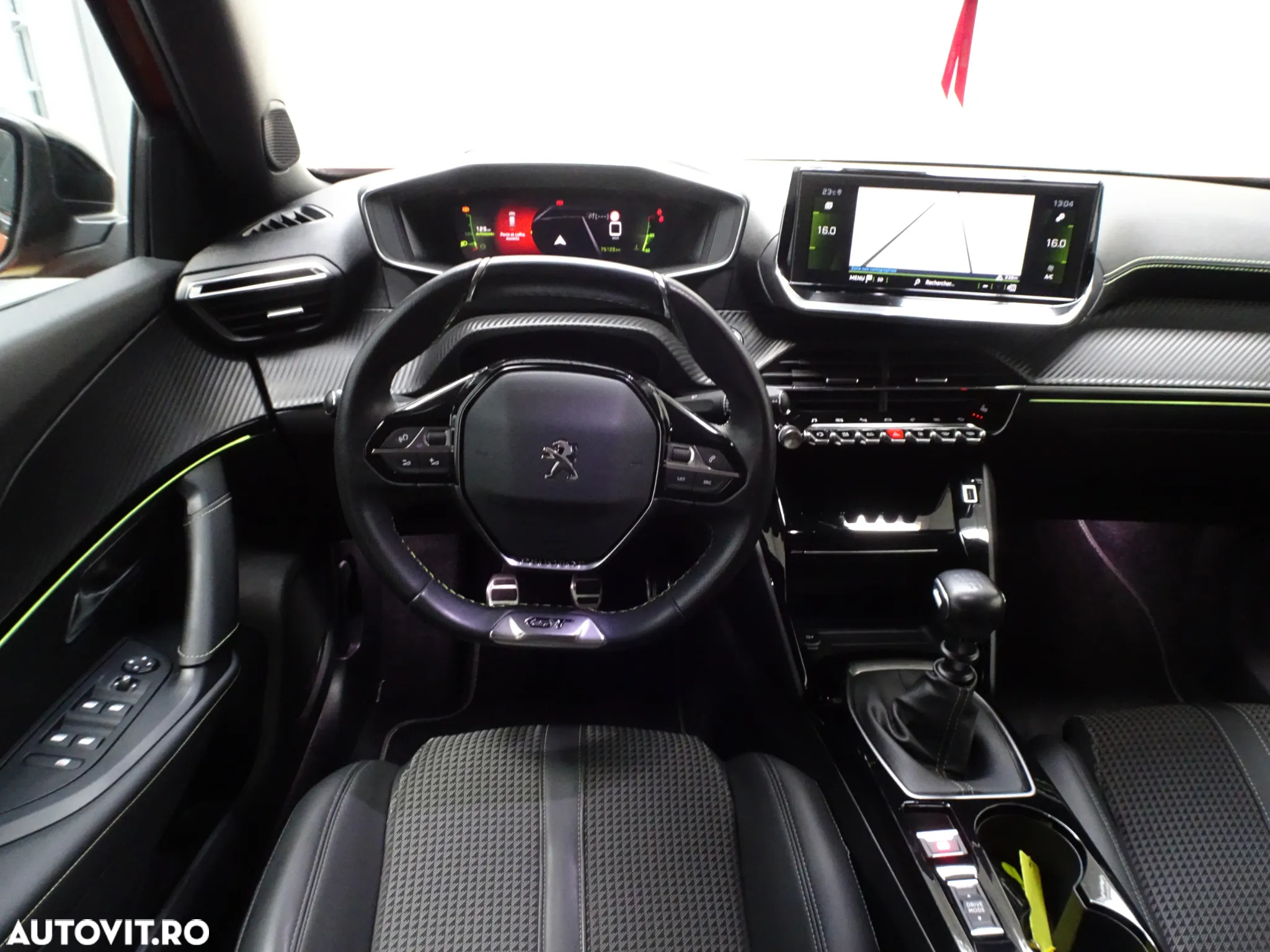Peugeot 2008 1.2 L PureTech STT GT Line - 25