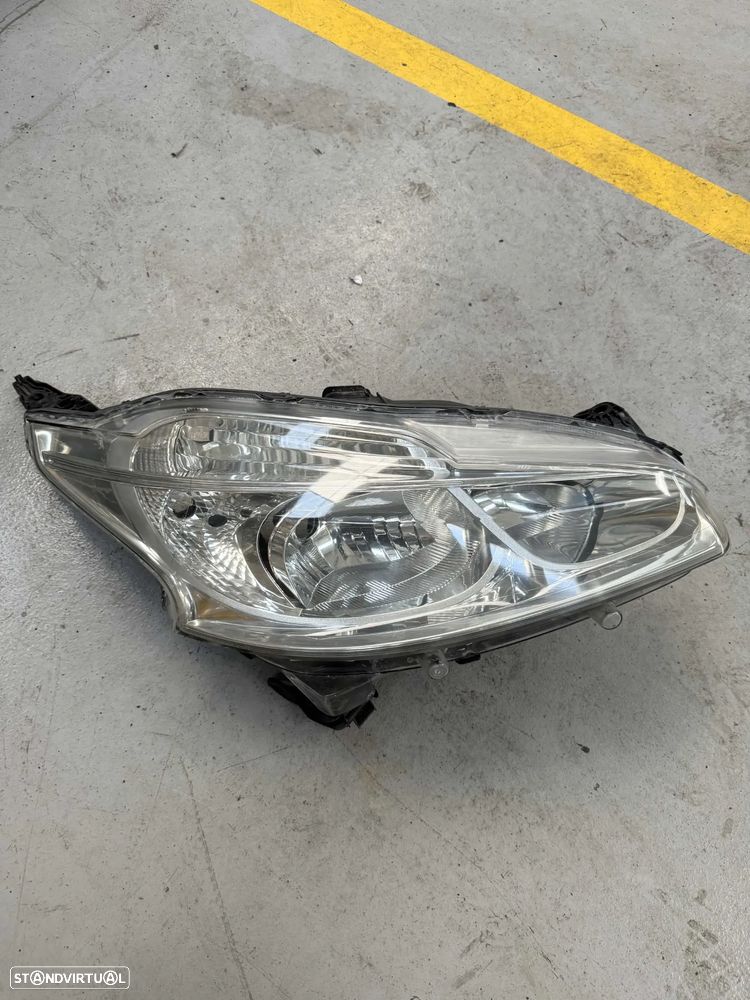 Ótica Direita Peugeot 208 I - 1