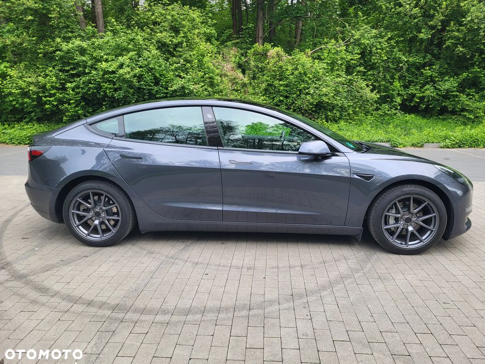 Tesla Model 3 - 4