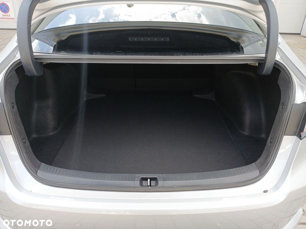 Toyota Corolla 1.8 Hybrid GR Sport - 12