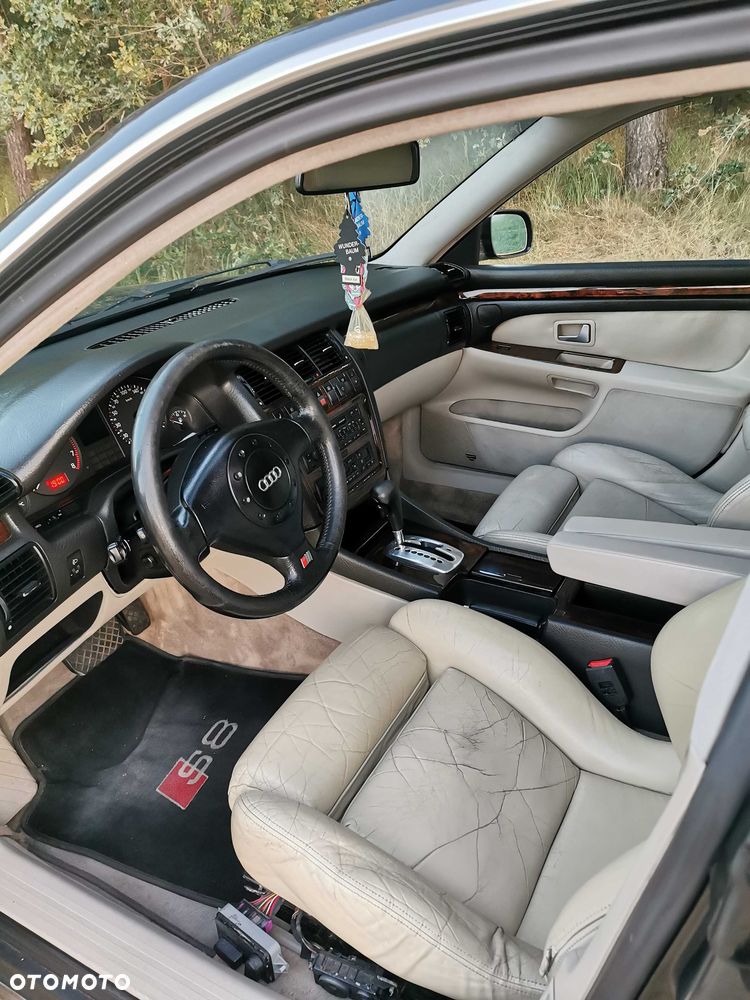 Audi A8 - 8