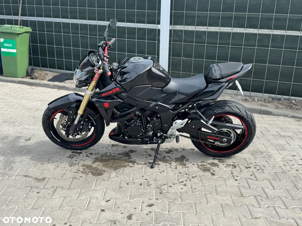 Suzuki GSR - 7