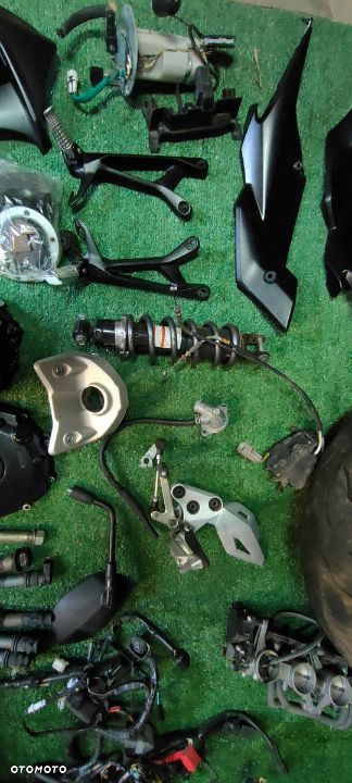 SUZUKI GSR 750 Stelaż felga dekiel set półka mocowanie tablicy tłumik - 2