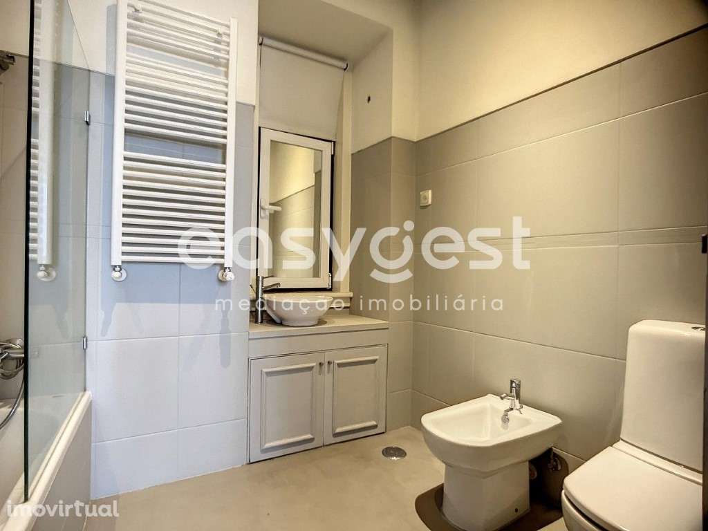 T4 totalmente reconstruído 2007, varanda, suíte e garagem junto Graça - Grande imagem: 3/30