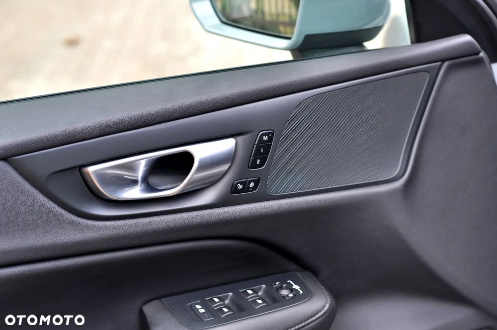 Volvo V60 Cross Country B4 D AWD Plus - 16