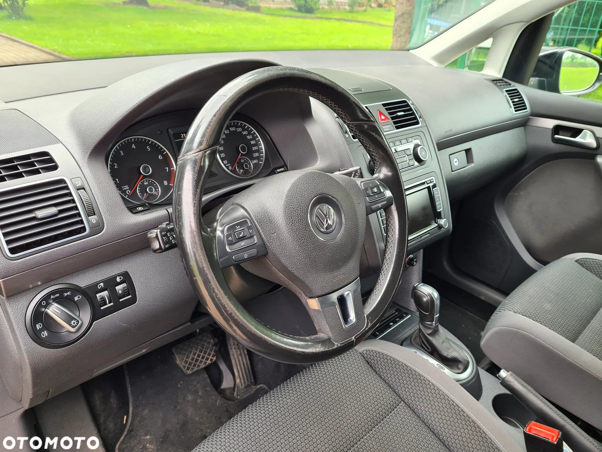 Volkswagen Touran - 8