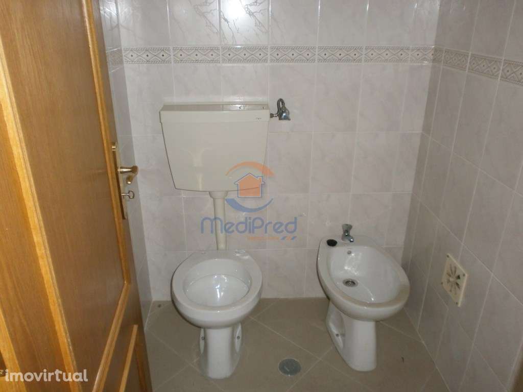 Loja de 80m2 com BOX na Reboleira - Grande imagem: 5/10