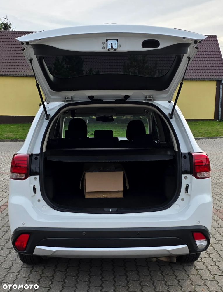 Mitsubishi Outlander 2.0 Instyle Navi 4WD CVT - 9