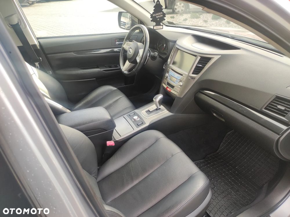 Subaru Legacy 2.5i GT - 23