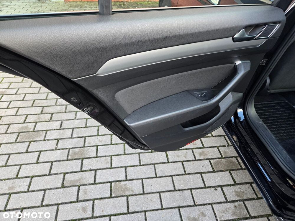 Volkswagen Passat - 9