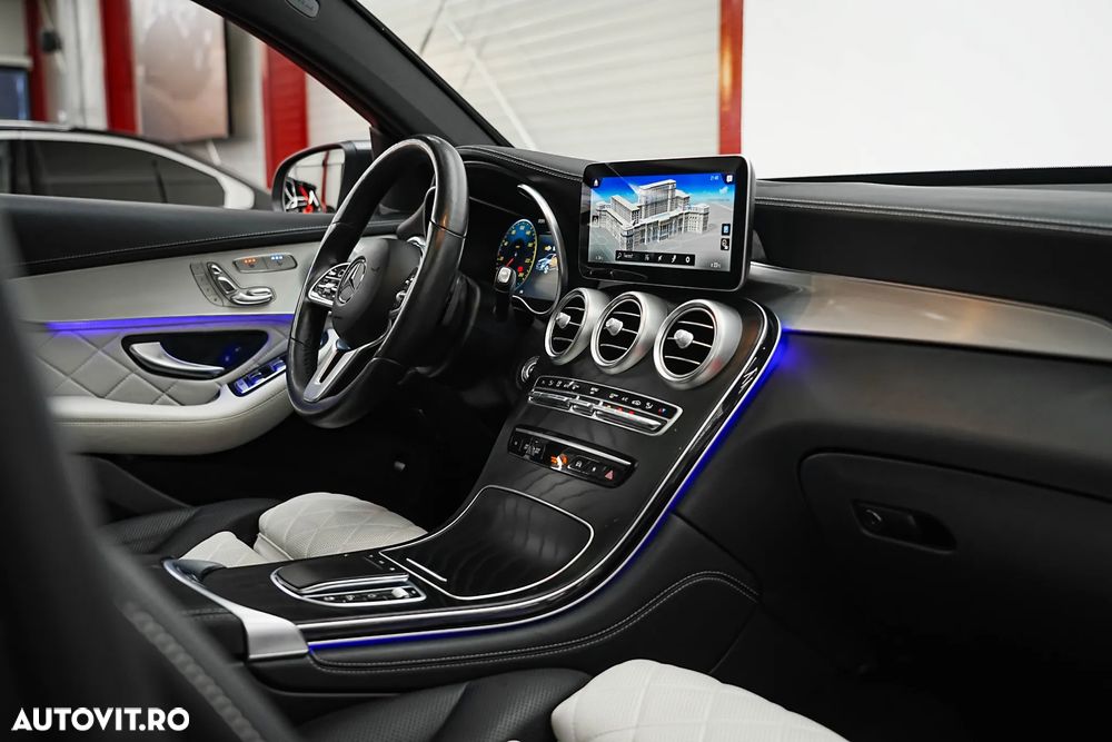 Mercedes-Benz GLC Coupe 300 4Matic 9G-TRONIC AMG Line Plus - 27