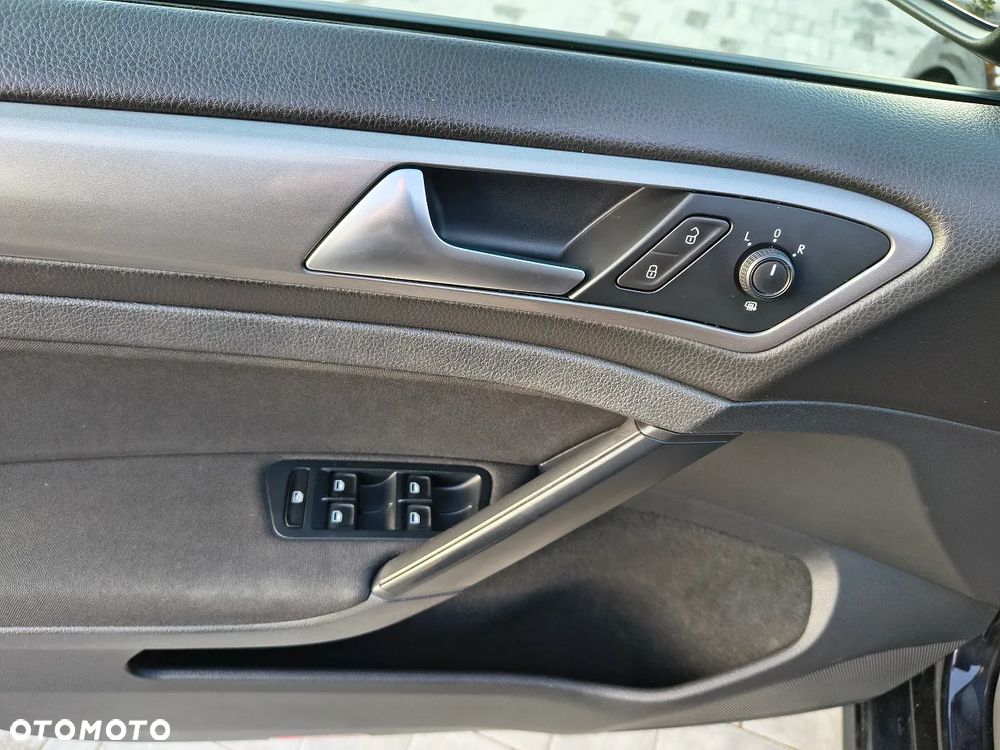 Volkswagen Golf 1.6 TDI DPF Comfortline - 14