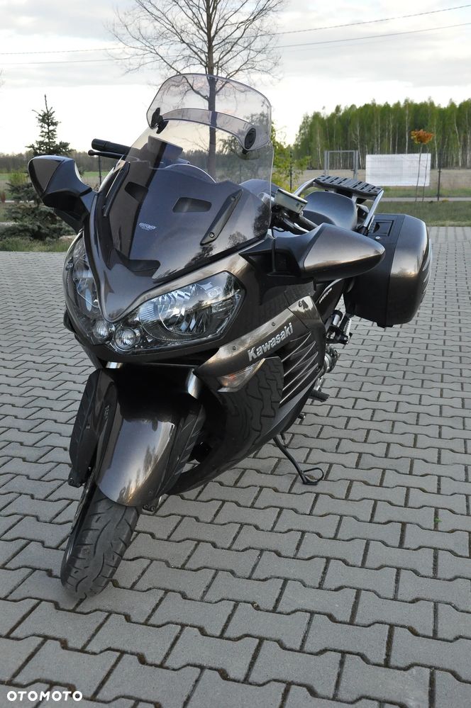 Kawasaki GTR - 12