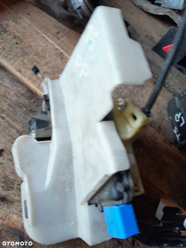 Zamek prawy przód VW T5 - 3