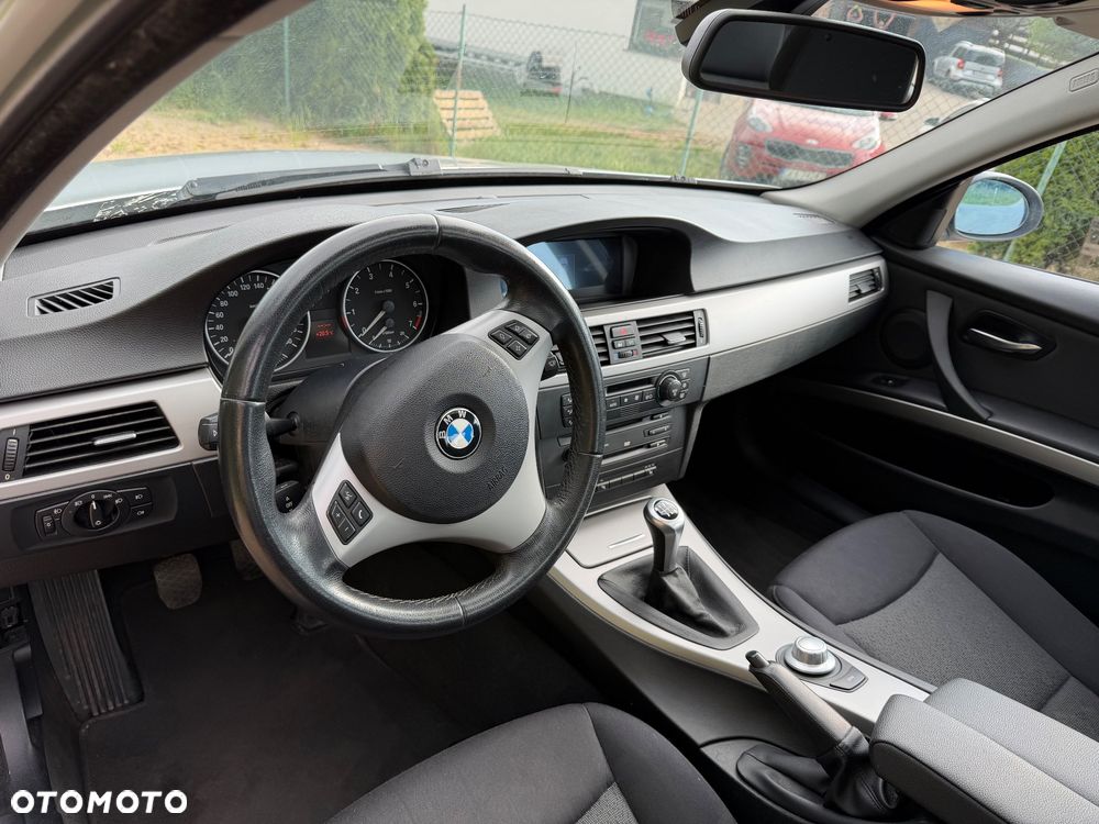 BMW Seria 3 318i Edition Sport - 11
