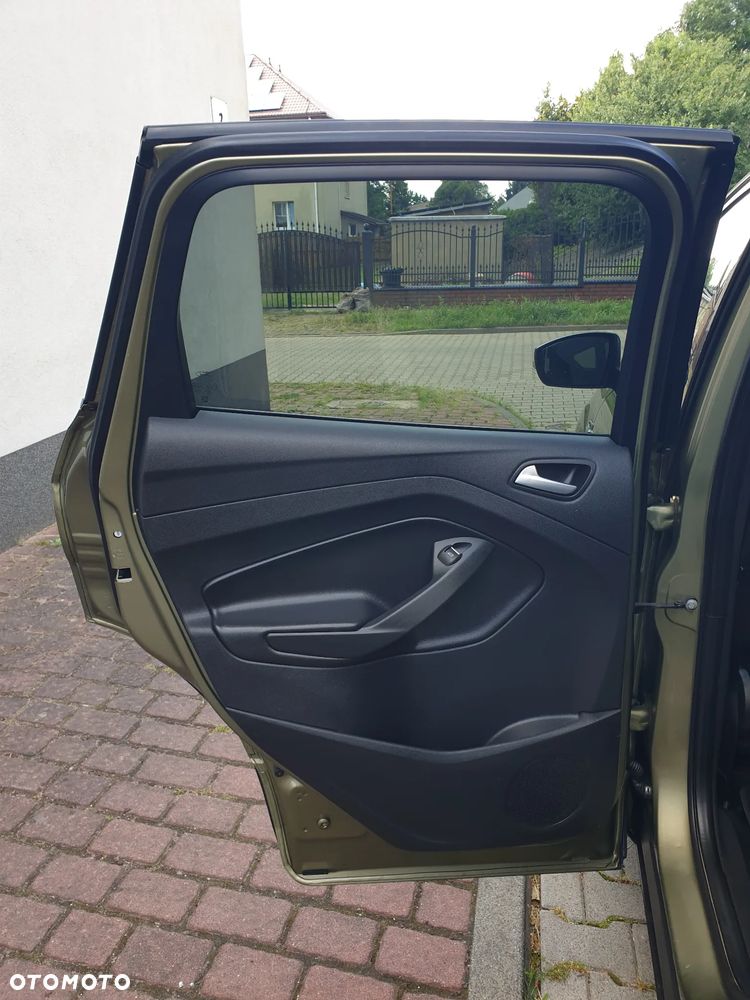 Ford Kuga 2.0 TDCi 4x4 Titanium - 34