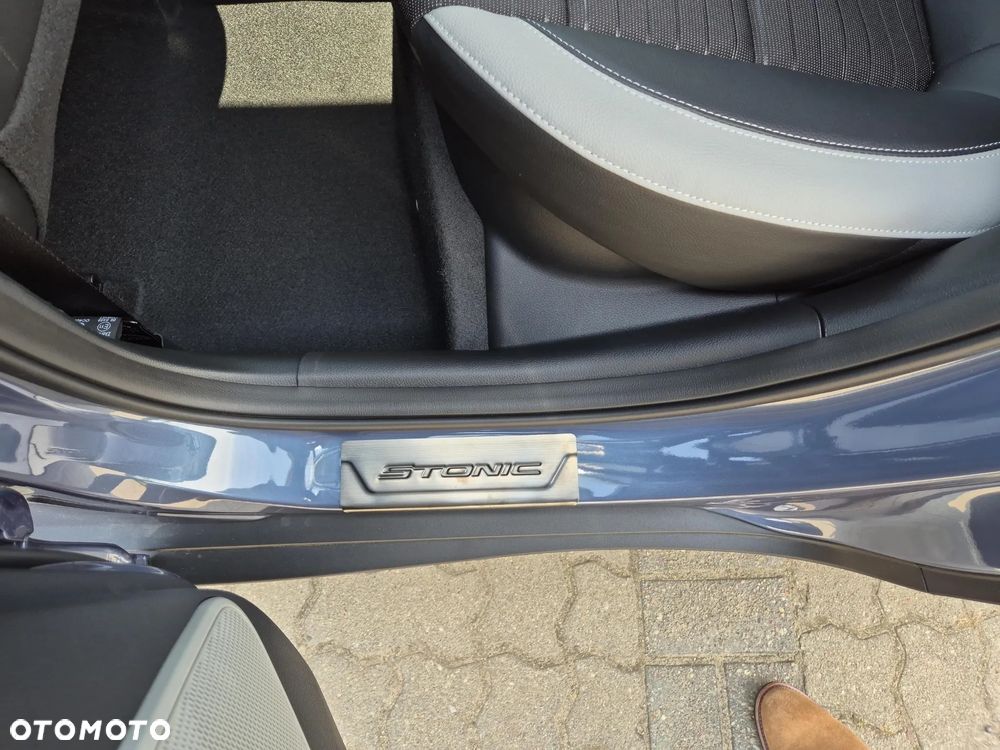 Kia Stonic 1.2 L - 19
