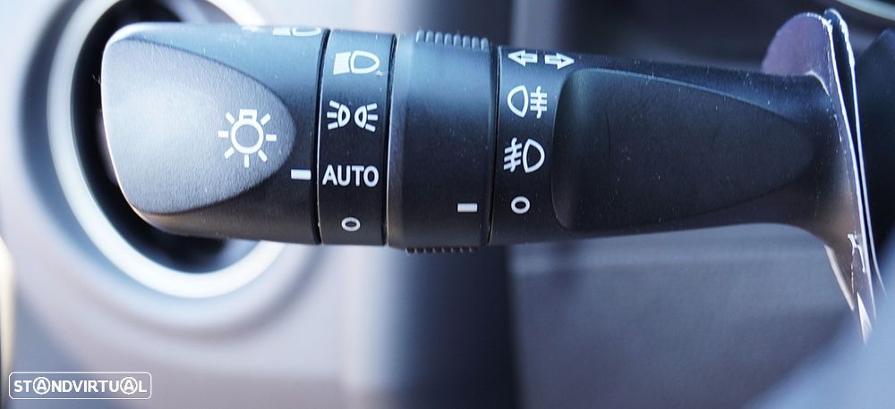 Toyota Auris 1.8 HSD Comfort +P.Techno+P.Sport - 25