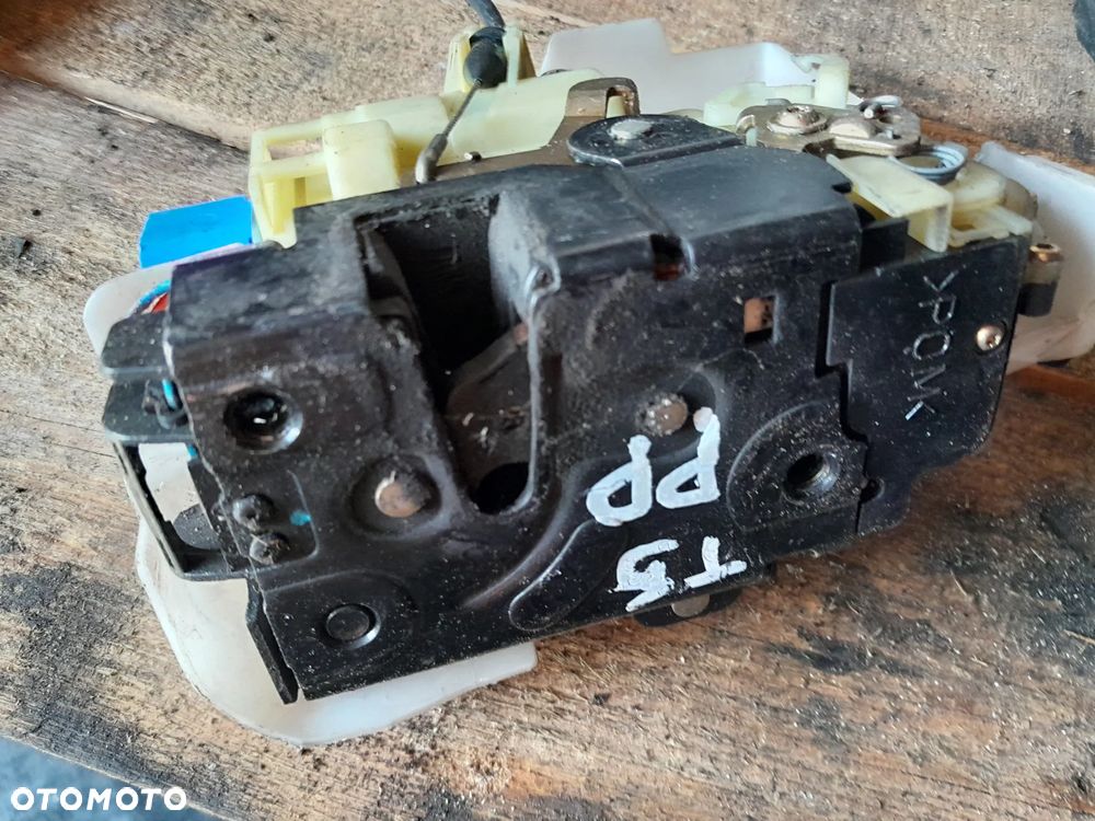 Zamek prawy przód VW T5 - 1