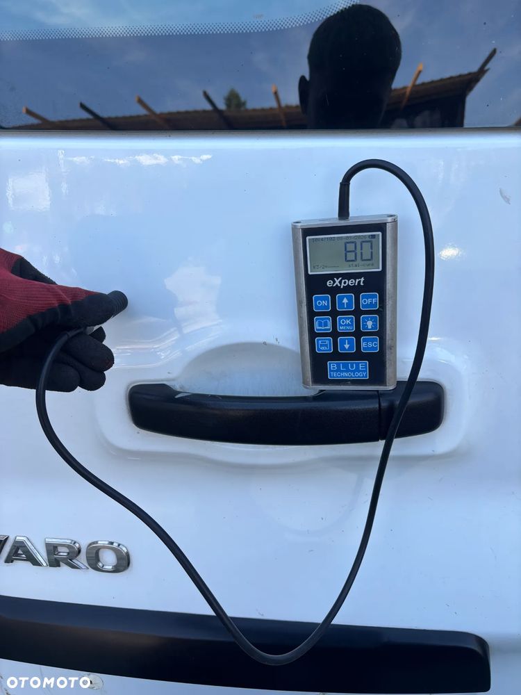 TRAFIC III VIVARO III  IV drzwi lewy tył skrzydełka  BIAŁE w kolor 474 kompletne - 10