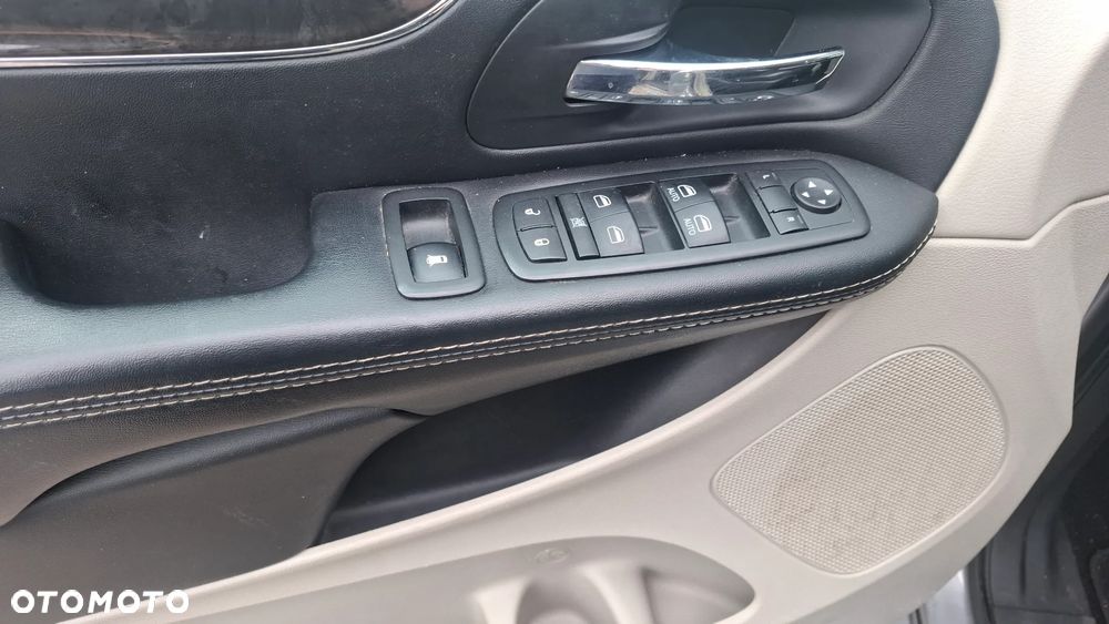 Chrysler Town & Country 3.6 Touring - 17